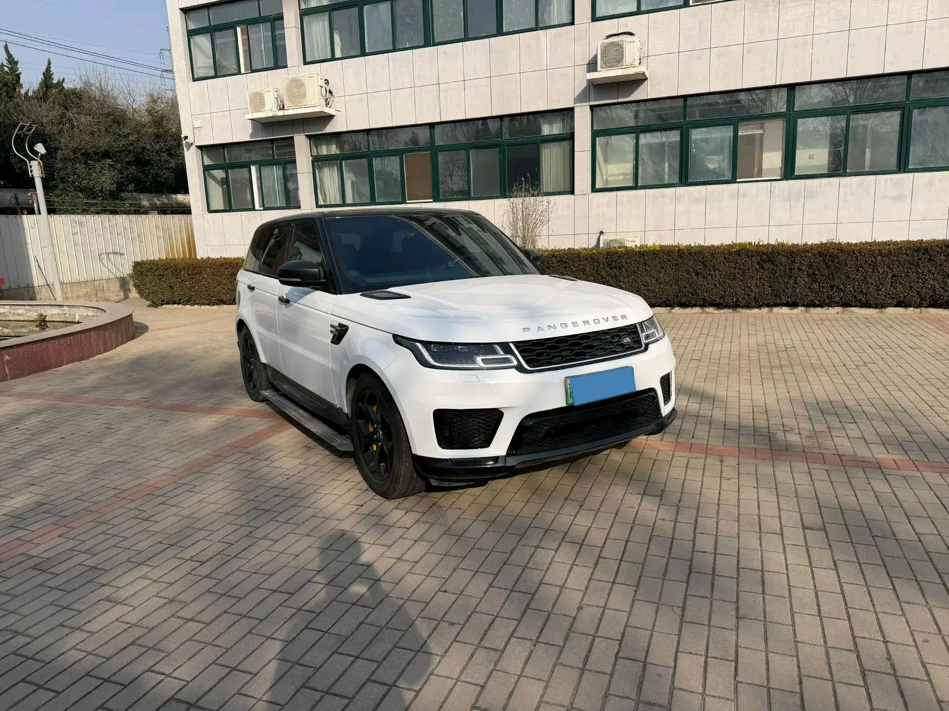 2018 LAND ROVER thumbnail 2