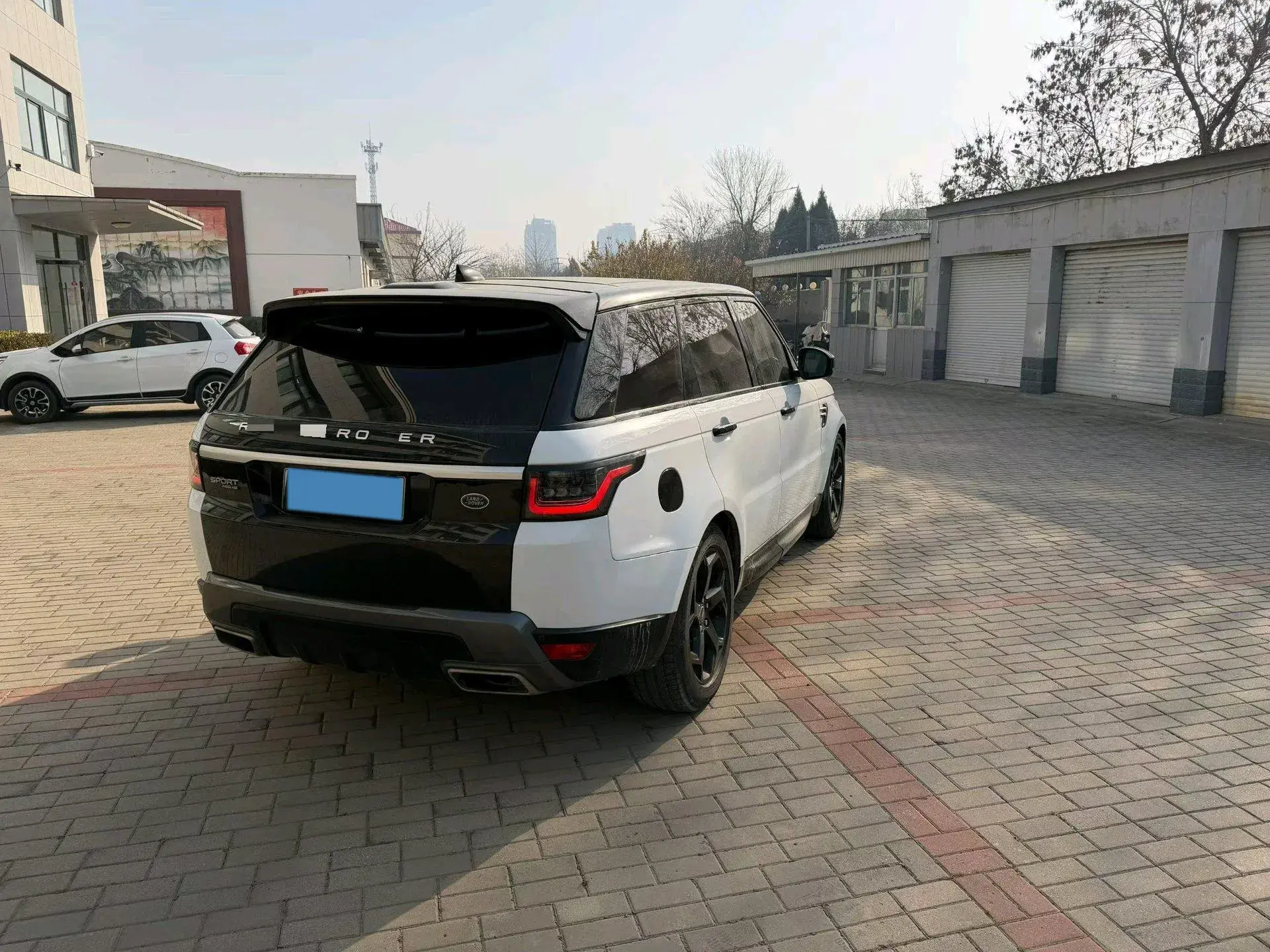 2018 LAND ROVER thumbnail 4