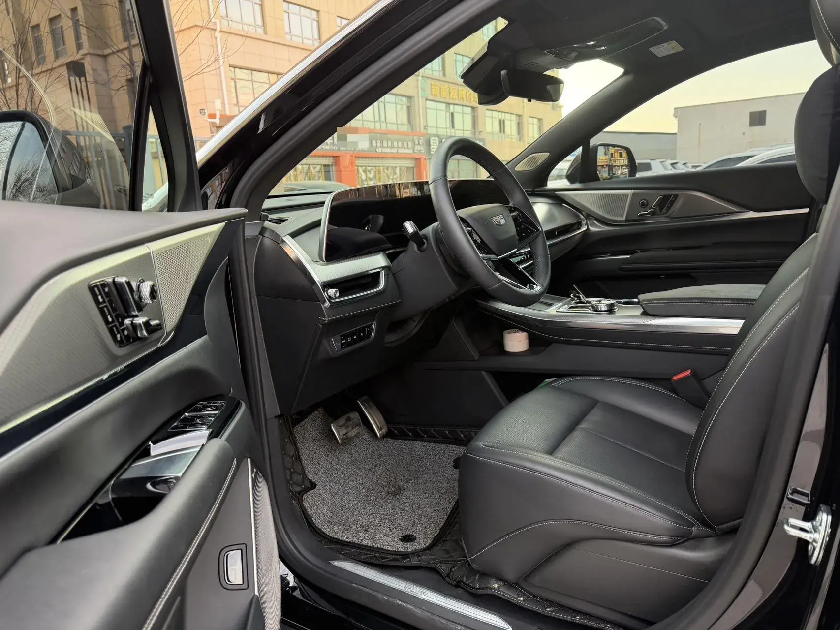 2025 CADILLAC XT5 thumbnail 4