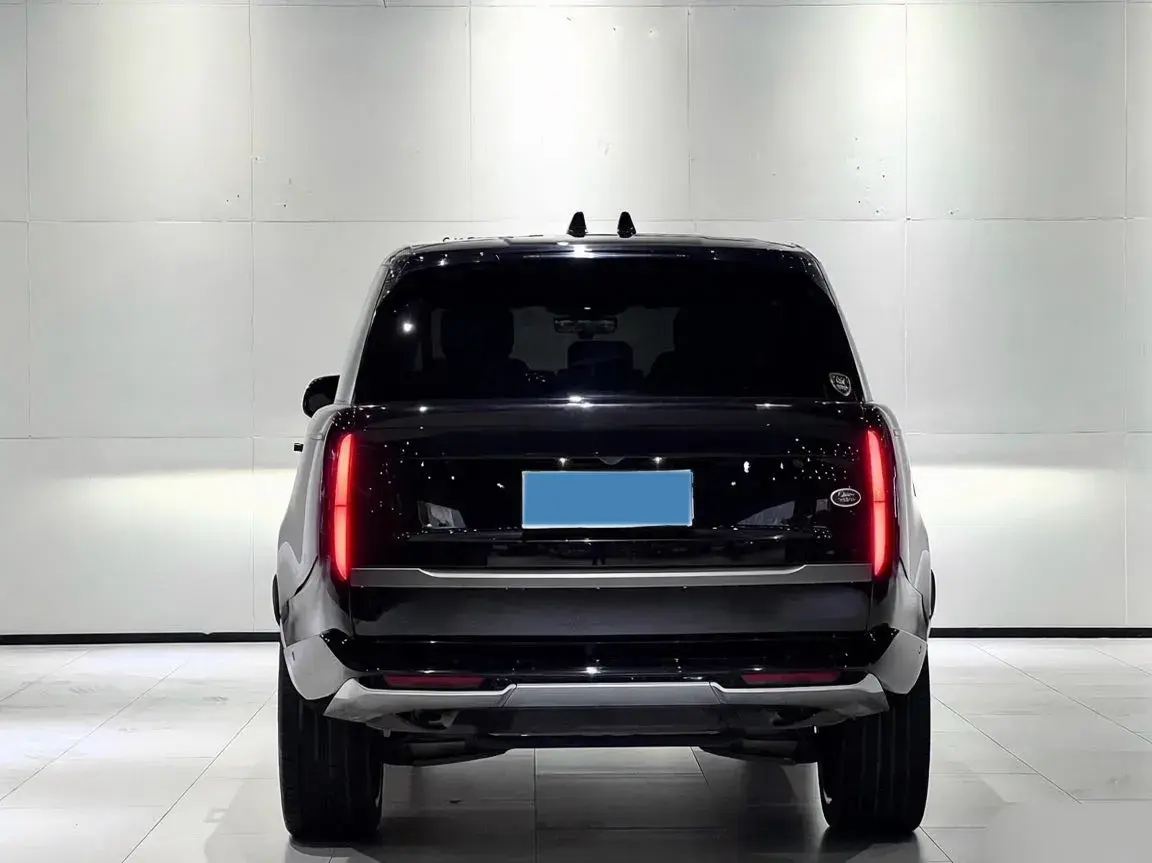 2024 LAND ROVER thumbnail 4