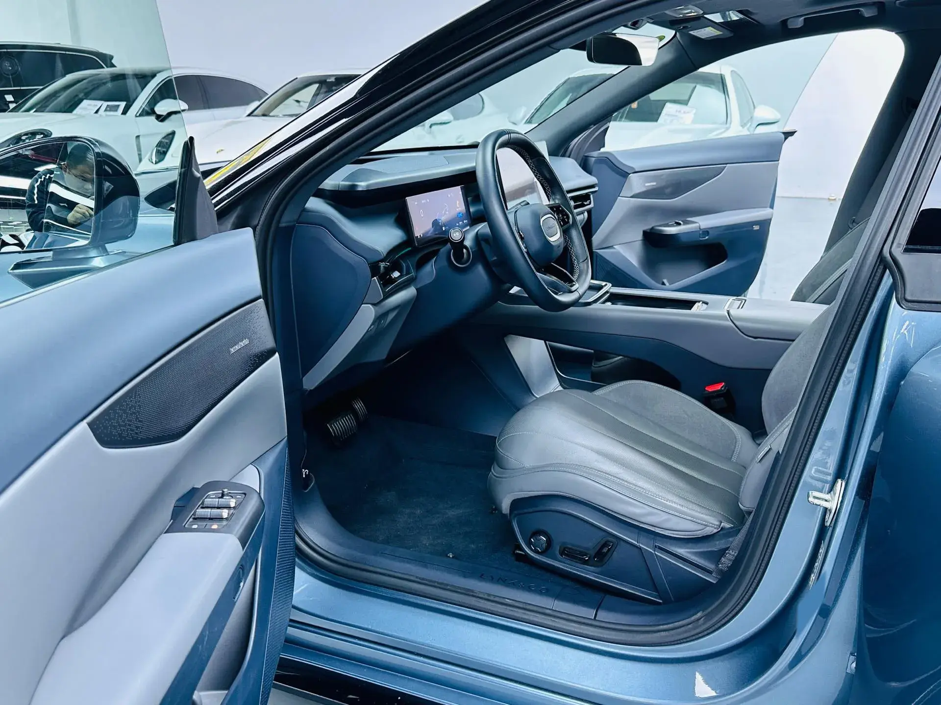 2024 LYNK&CO 07 thumbnail 4