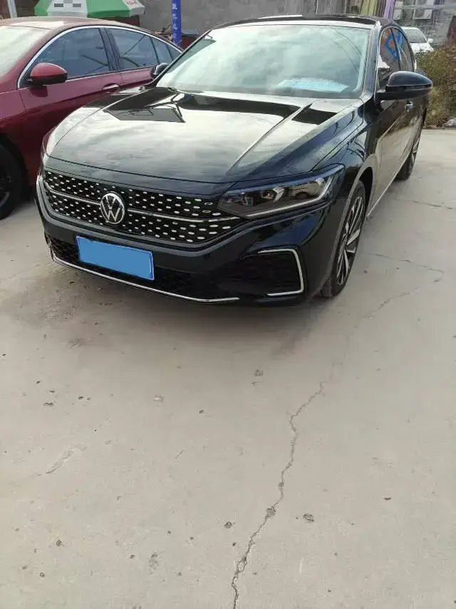 2024 Volkswagen Passat 2.0T 186HP L4 7DCT