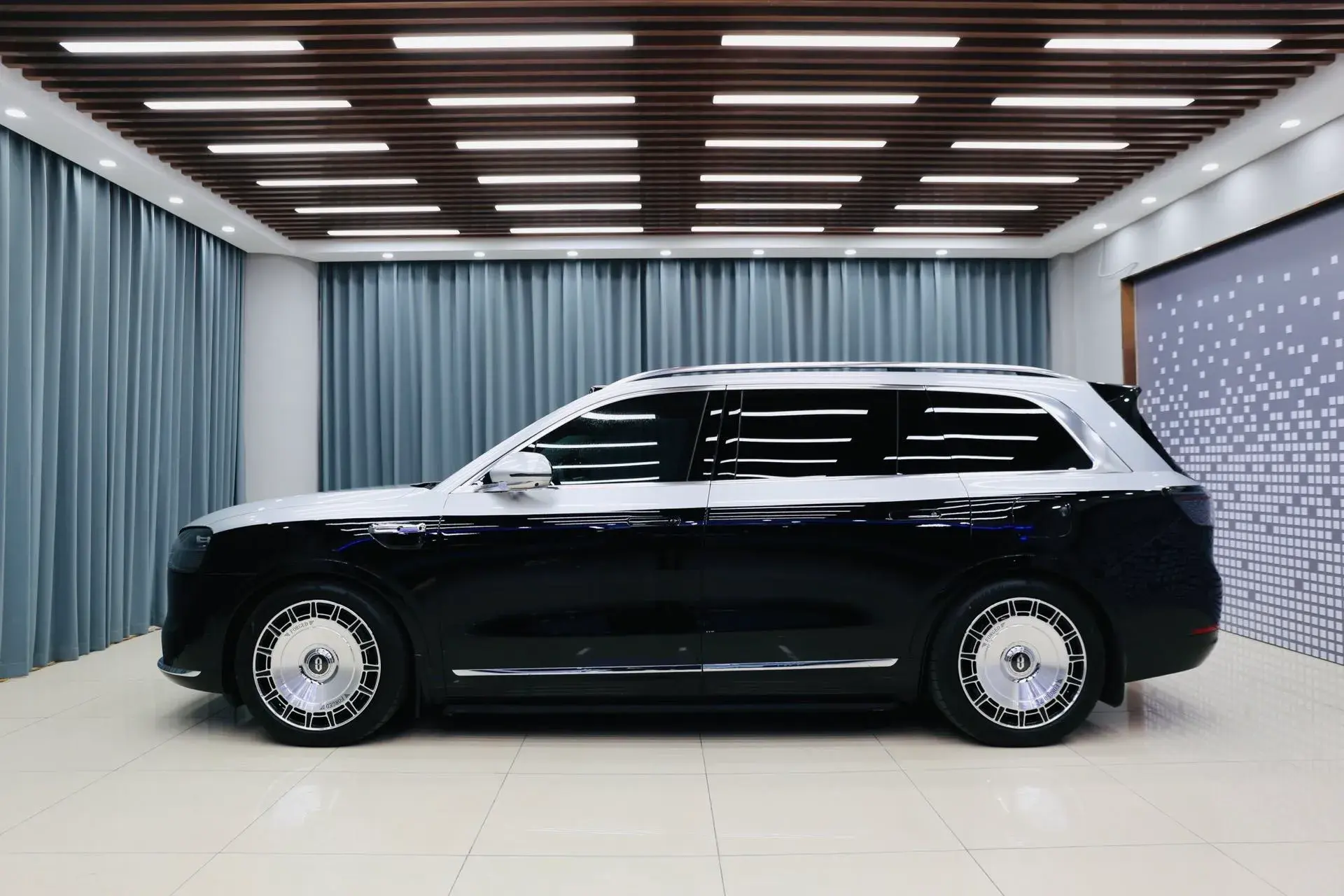 2025 AITO AITO thumbnail 3