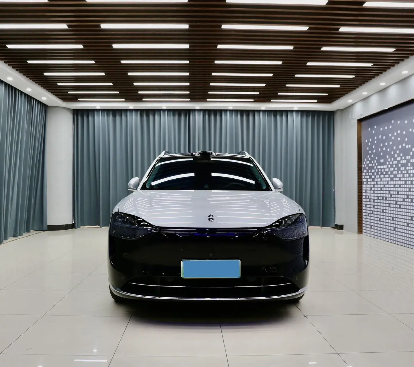 2025 AITO AITO thumbnail 2