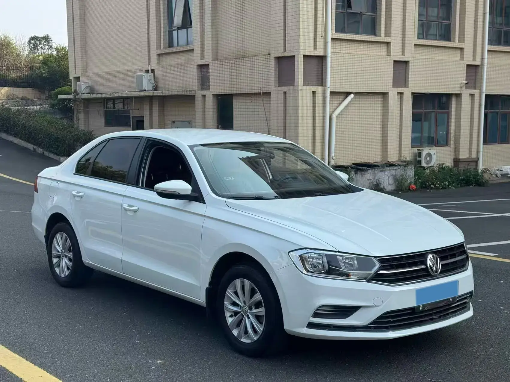 2018 VOLKSWAGEN BORA thumbnail 3