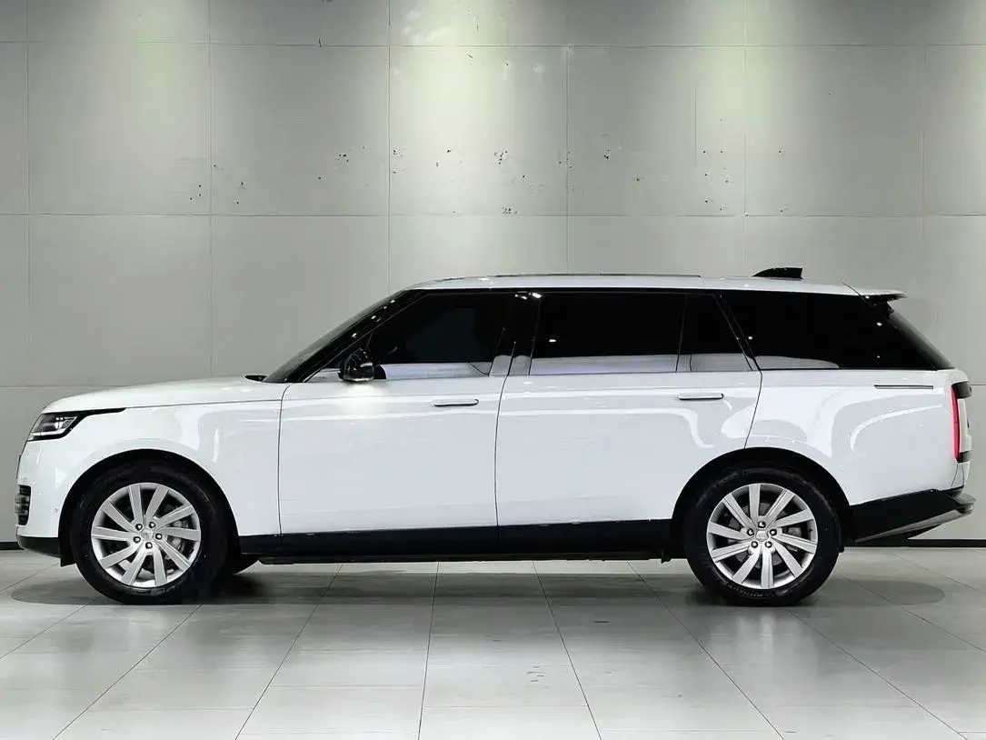 2024 LAND ROVER thumbnail 4