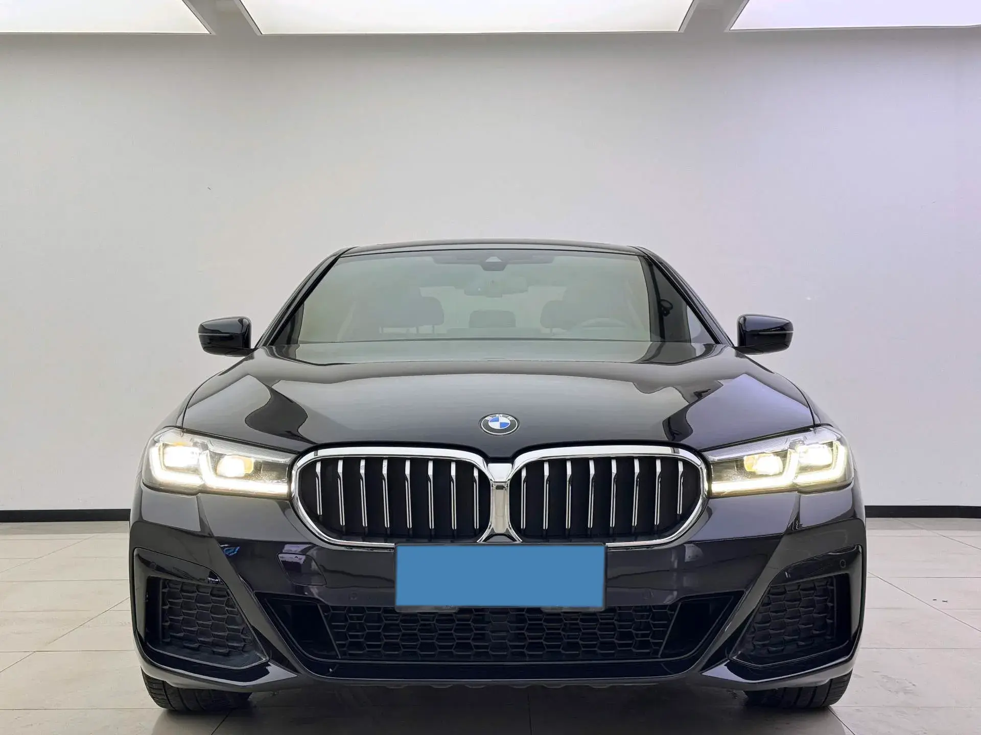 2021 BMW 5 thumbnail 2