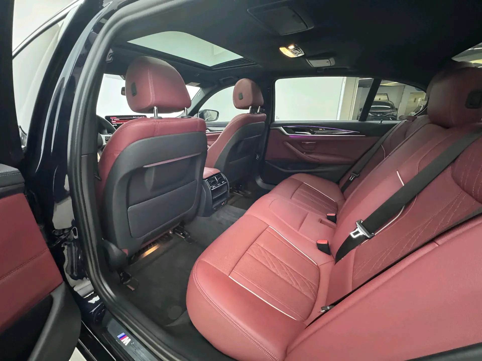 2021 BMW 5 thumbnail 4