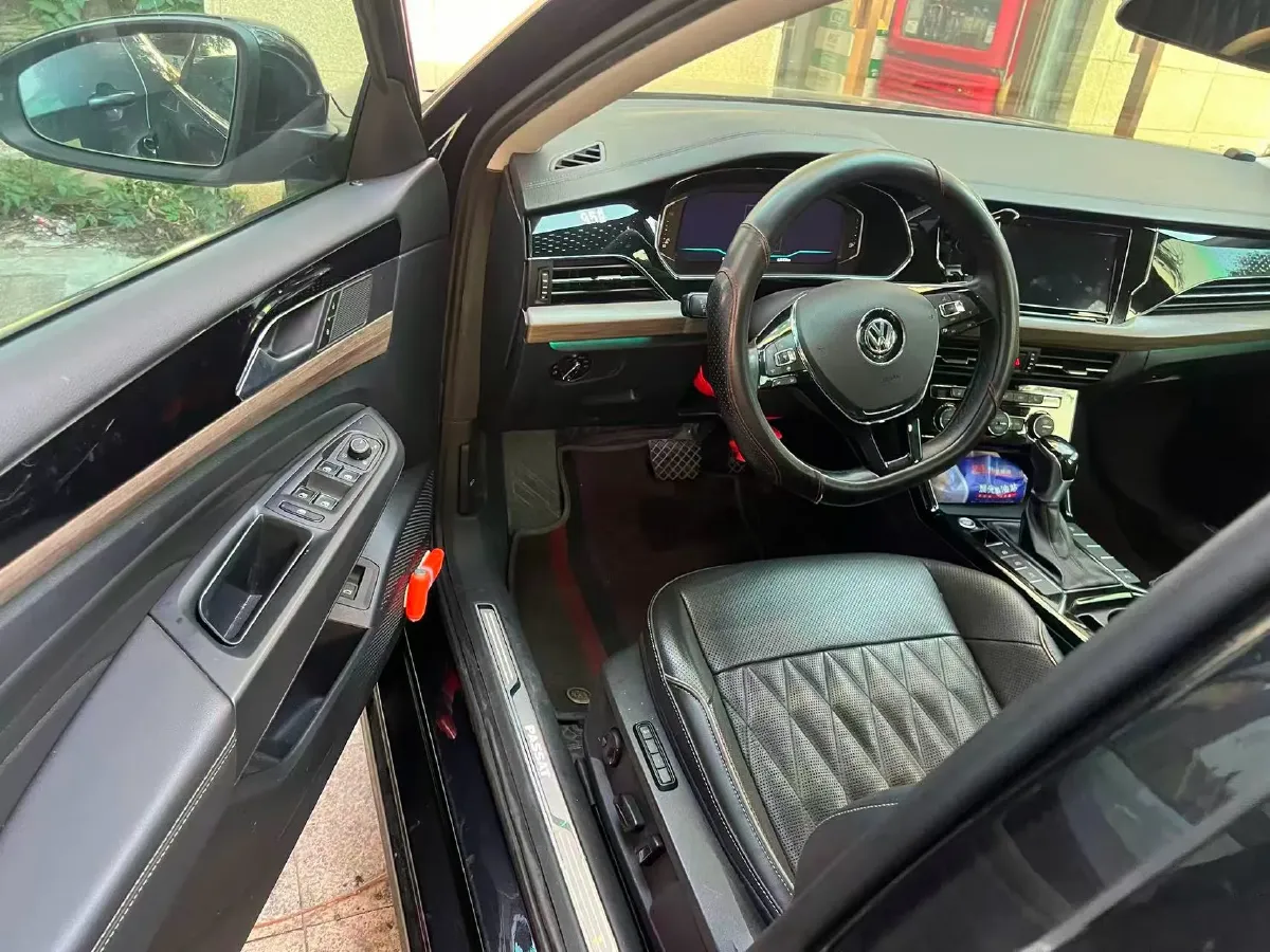 2019 Volvo V40 1.5T 152HP L4 6AT,autocango,china used car exporter,china ev exporter,chinese used car exporter,chinese used ev exporter