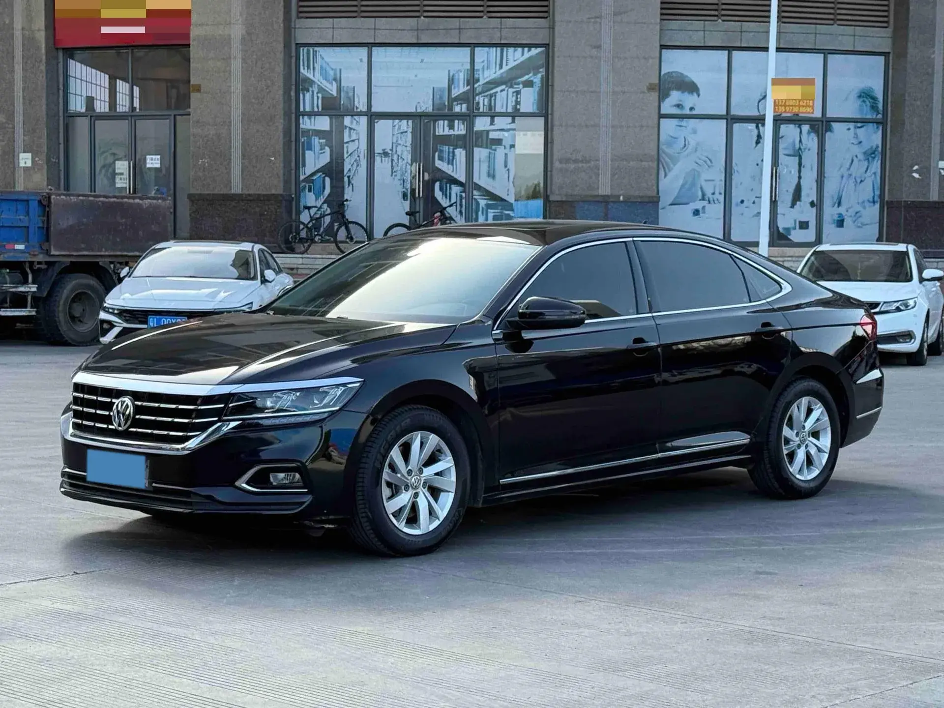 2019 CHEVROLET EQUINOX view 1