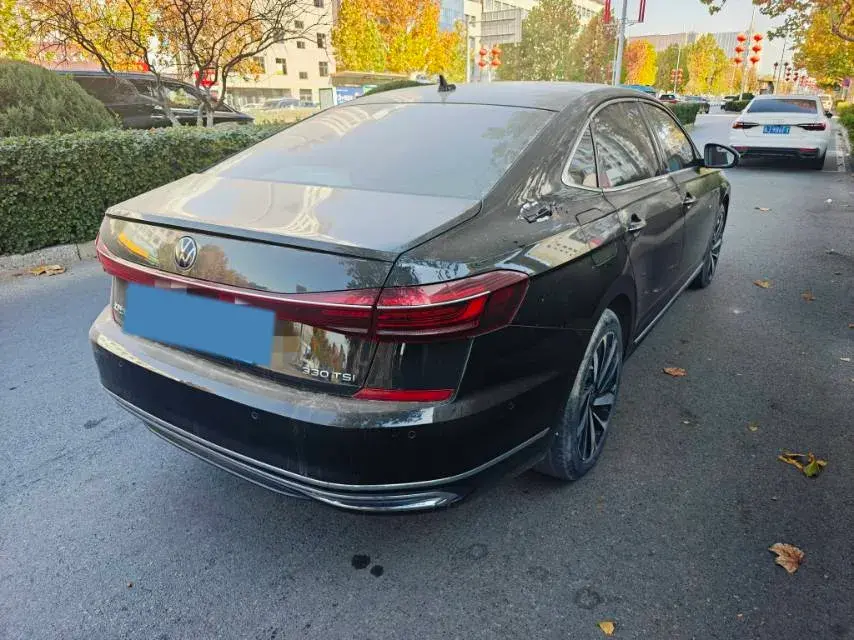 2022 XPENG P7 thumbnail 4