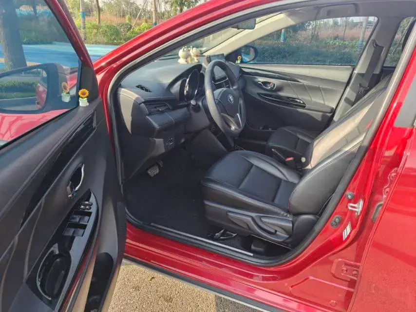 2020 TOYOTA YARIS thumbnail 4