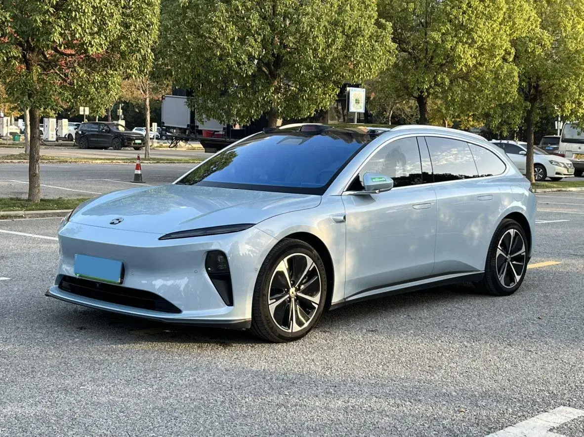 2023 NIO ET5T view 1