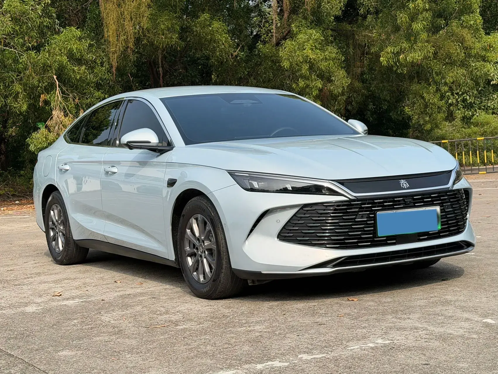 2025 BYD QINL thumbnail 3