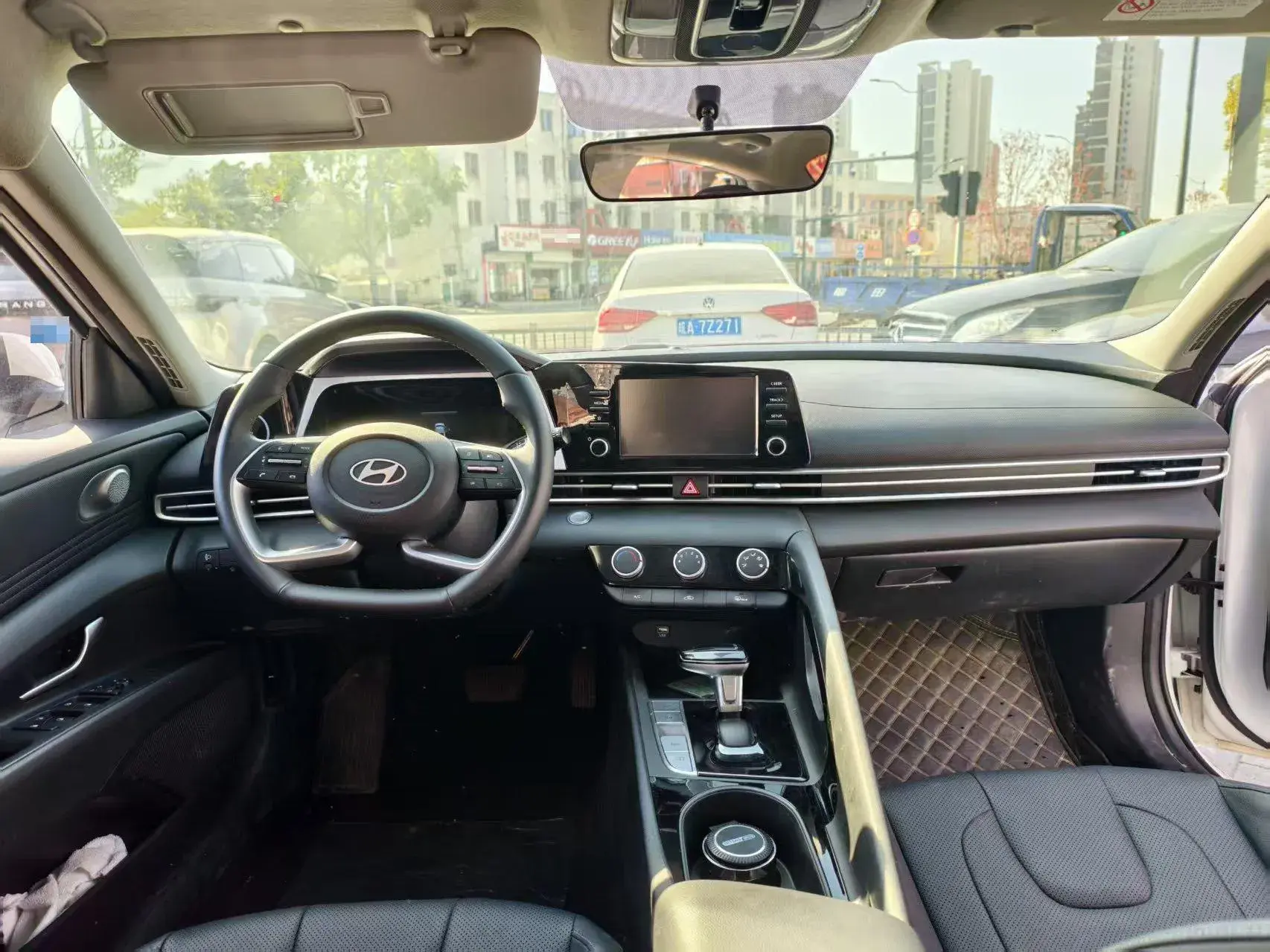 2023 HYUNDAI ELANTRA thumbnail 4