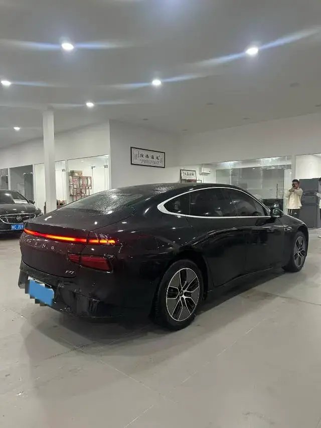 2024 XPENG P7 thumbnail 4