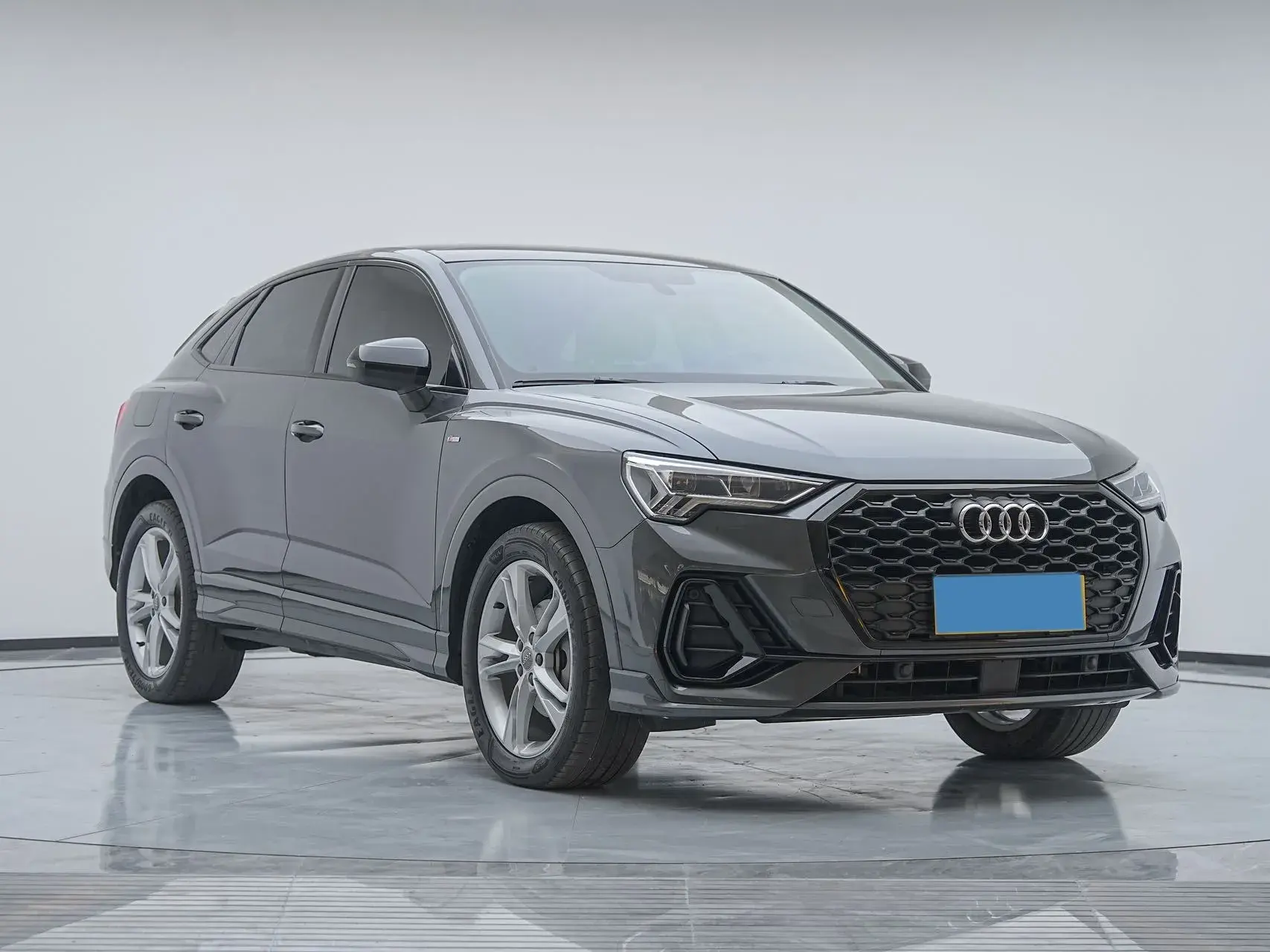 2020 AUDI Q3 thumbnail 3
