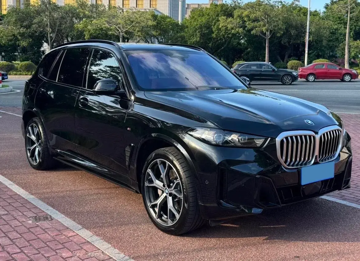 2023 BMW X5 thumbnail 3