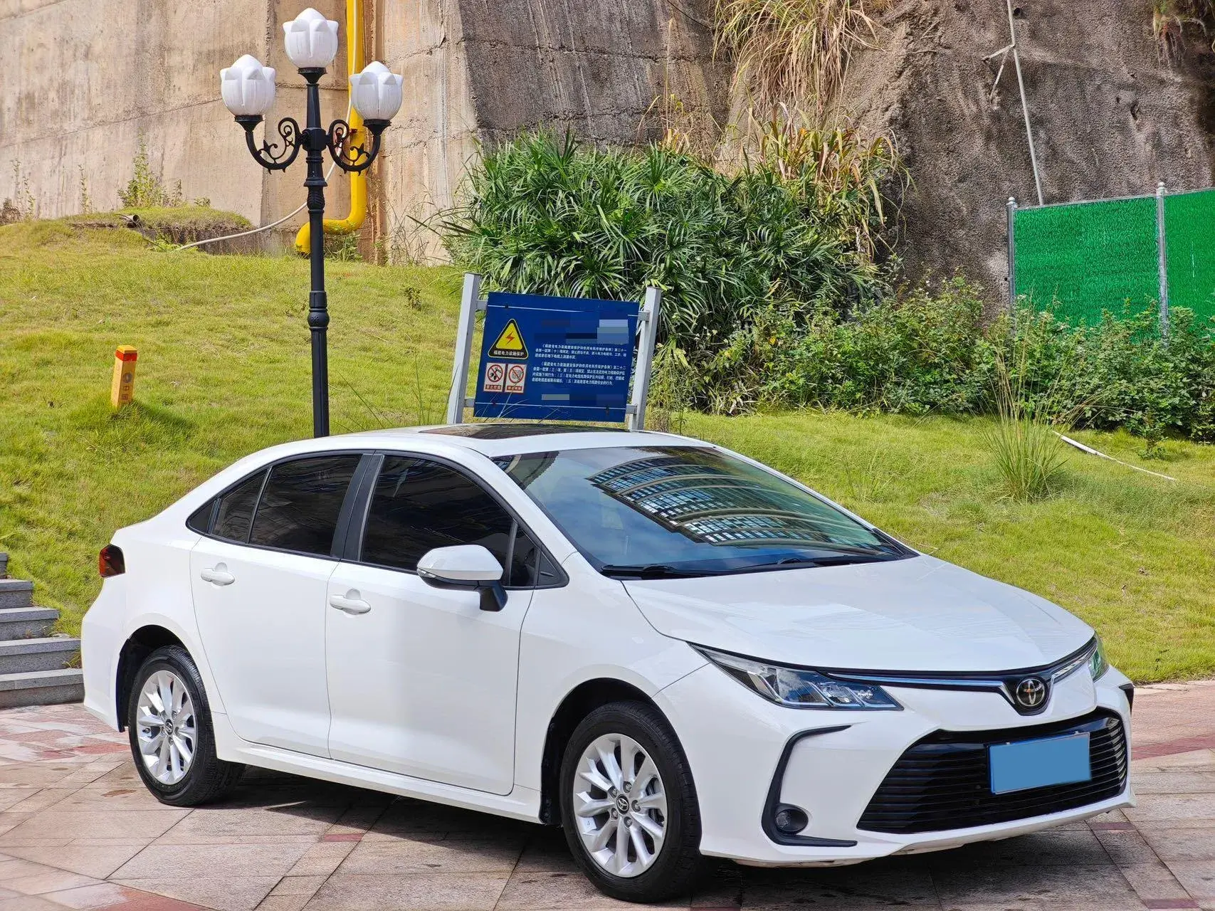 2021 TOYOTA COROLLA thumbnail 3