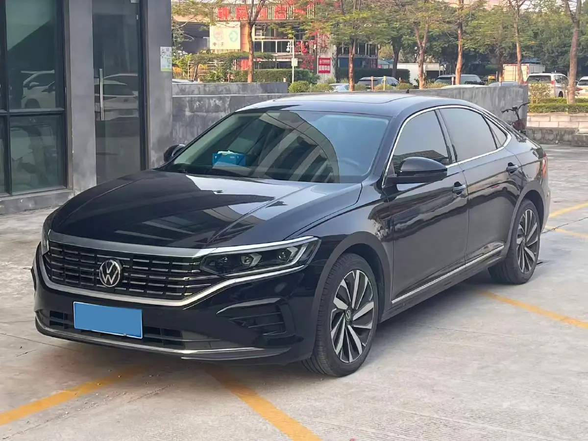 2023 Volkswagen Passat 2.0T 186HP L4 7DCT