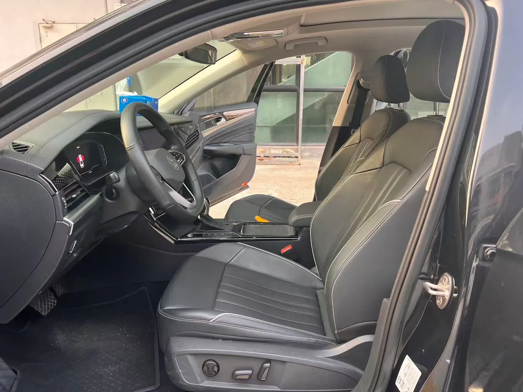 2023 VOLKSWAGEN PASSAT thumbnail 4