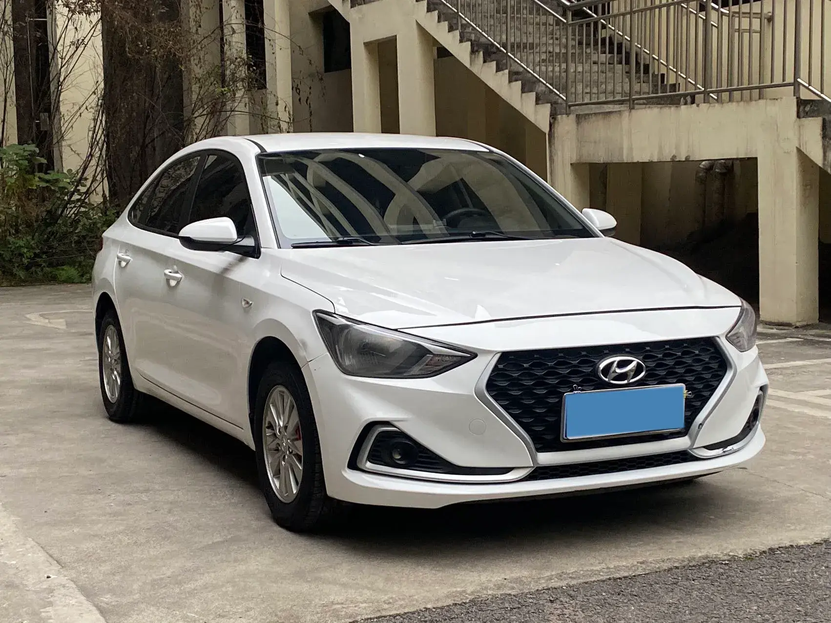 2018 HYUNDAI CELESTA thumbnail 3