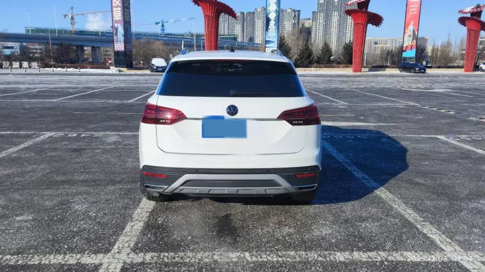 2022 VOLKSWAGEN TAYRON thumbnail 2