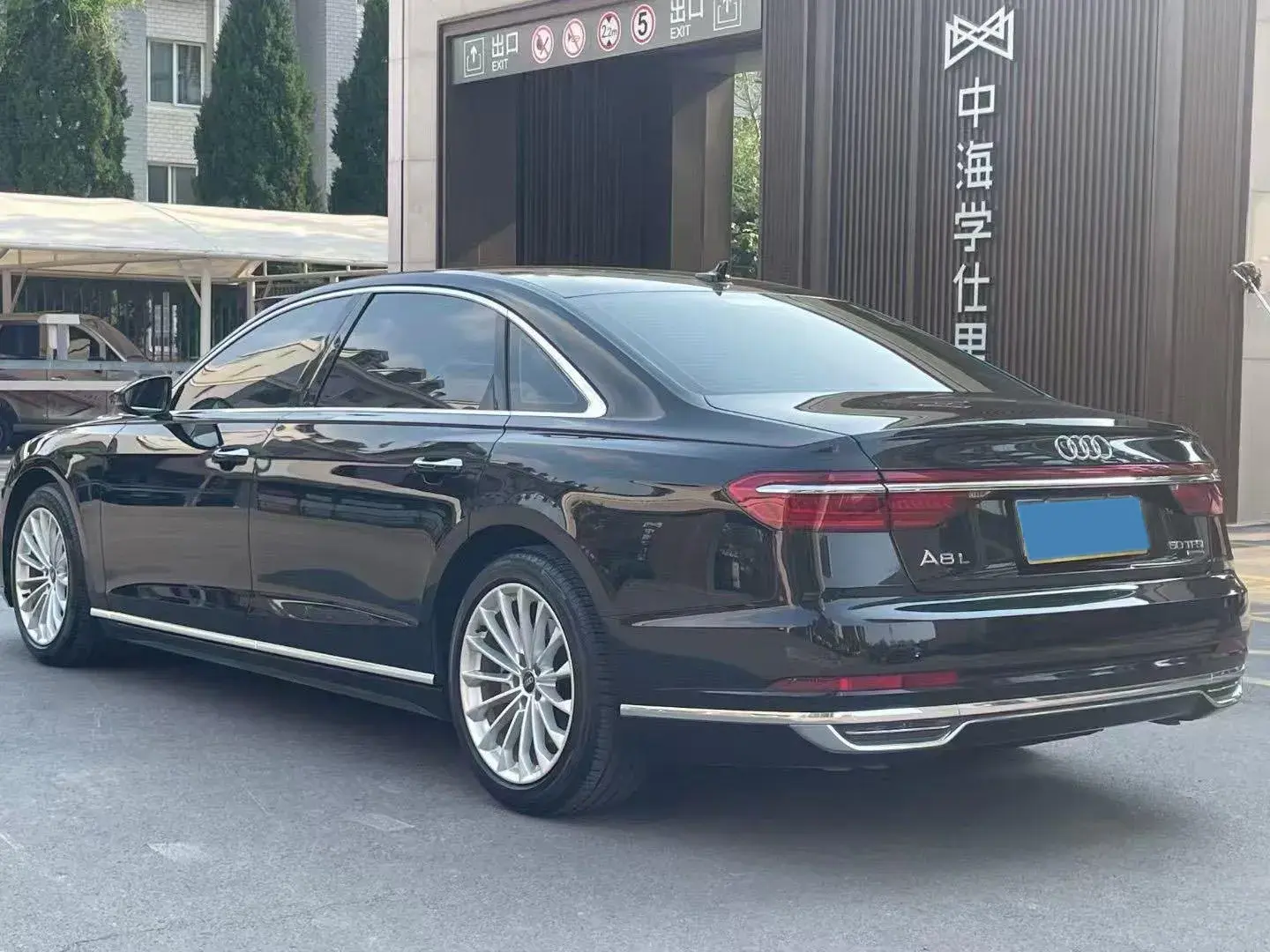 2022 AUDI A8 thumbnail 3