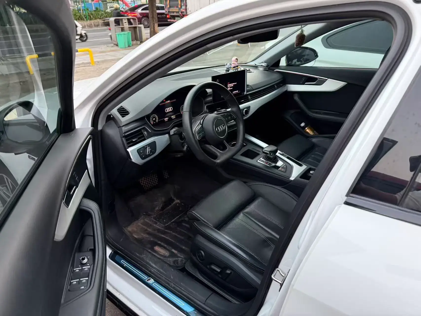 2023 AUDI A4L thumbnail 2