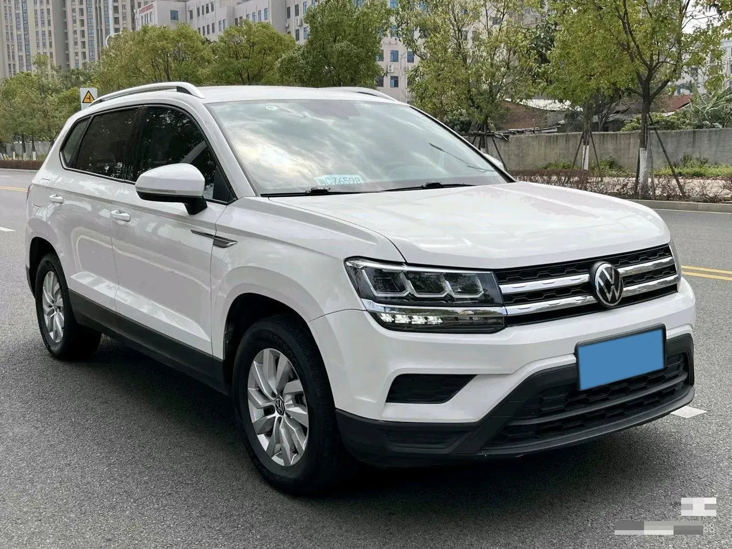 2022 VOLKSWAGEN THARU thumbnail 3