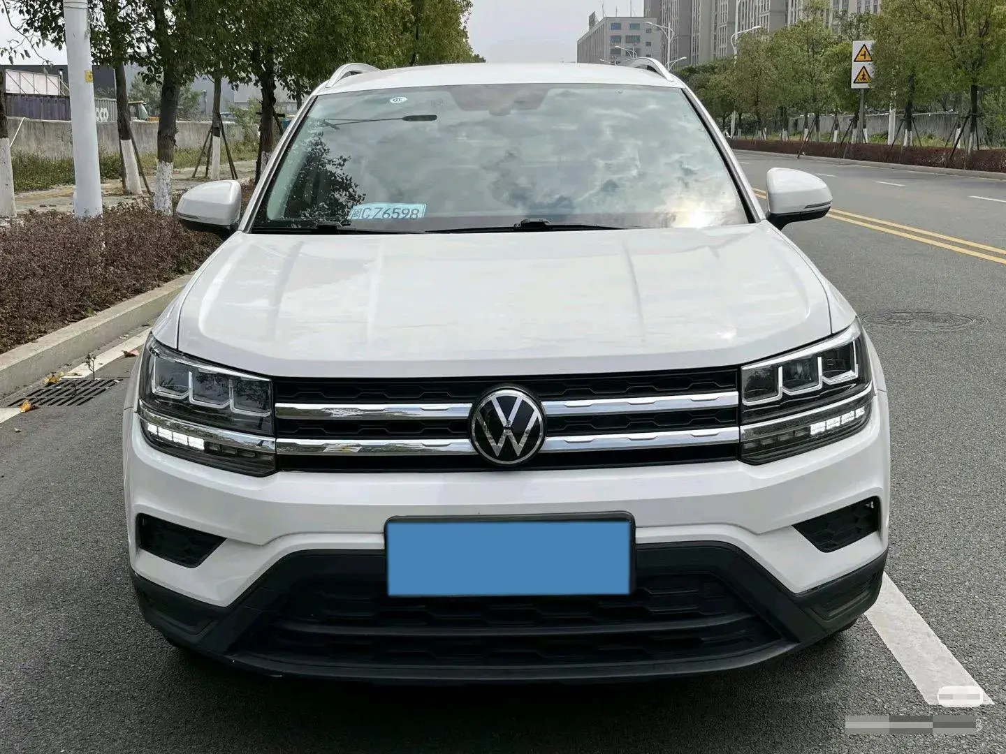 2022 VOLKSWAGEN THARU thumbnail 2