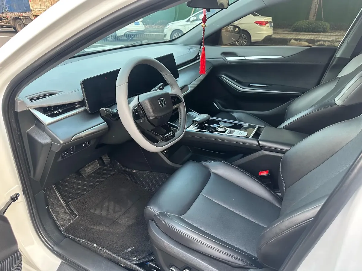 2023 ChangAn Raeton Plus 1.5T 188HP L4 7DCT,autocango,china used car exporter,china ev exporter,chinese used car exporter,chinese used ev exporter