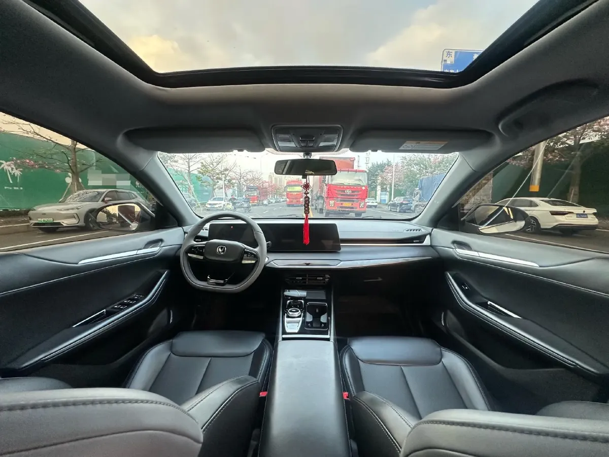 2023 ChangAn Raeton Plus 1.5T 188HP L4 7DCT,autocango,china used car exporter,china ev exporter,chinese used car exporter,chinese used ev exporter