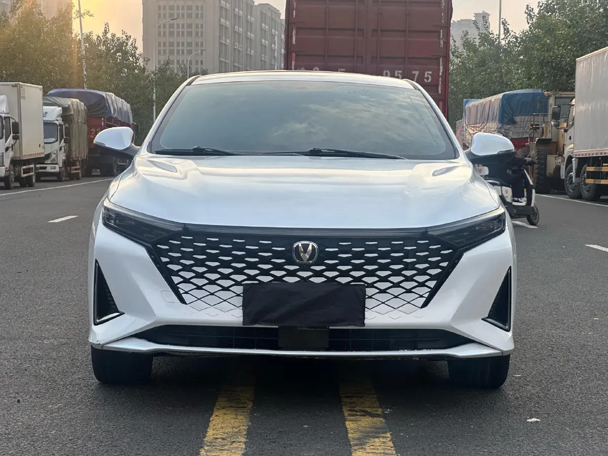2023 ChangAn Raeton Plus 1.5T 188HP L4 7DCT,autocango,china used car exporter,china ev exporter,chinese used car exporter,chinese used ev exporter