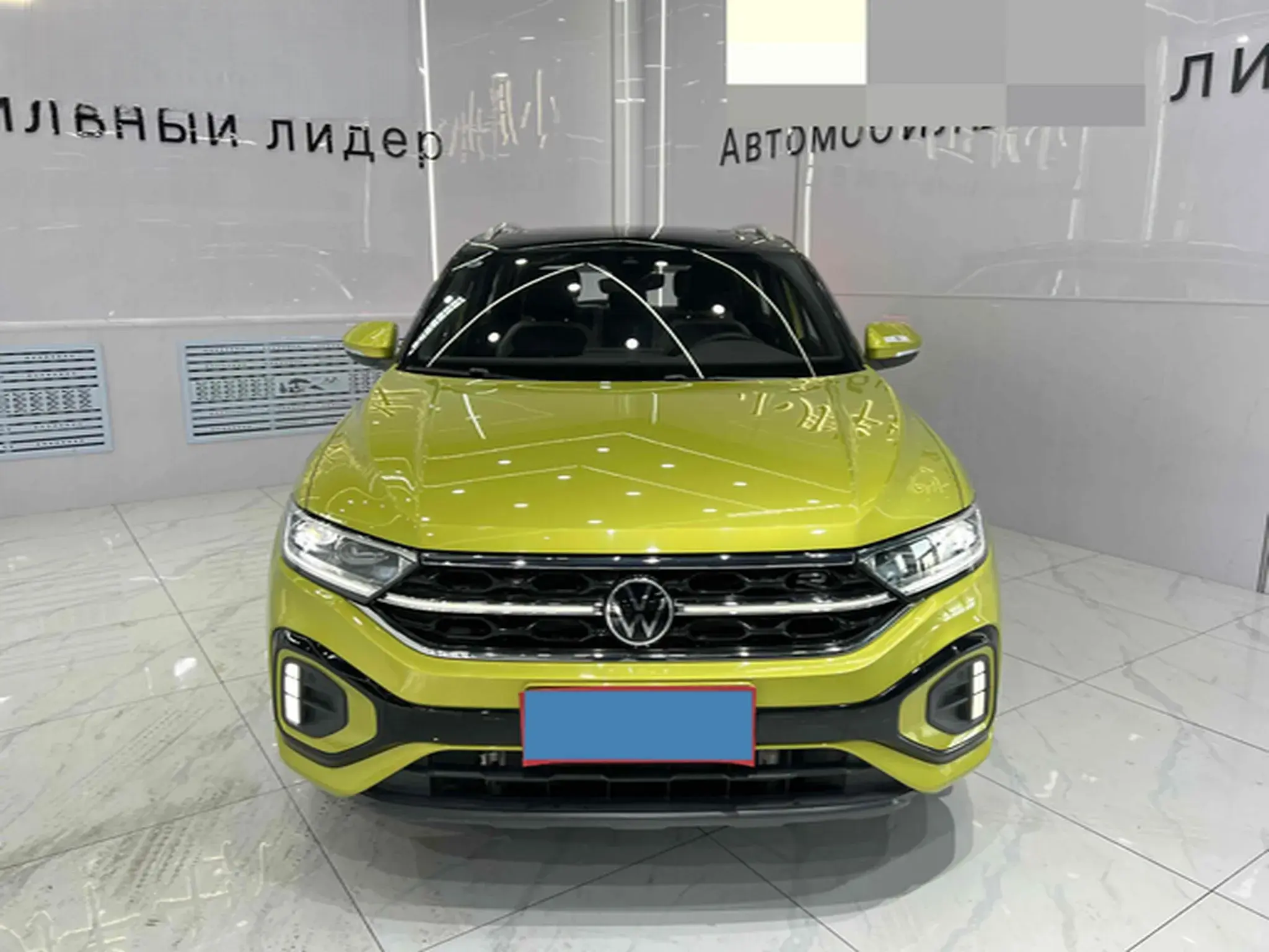 2023 VOLKSWAGEN T-ROC thumbnail 2