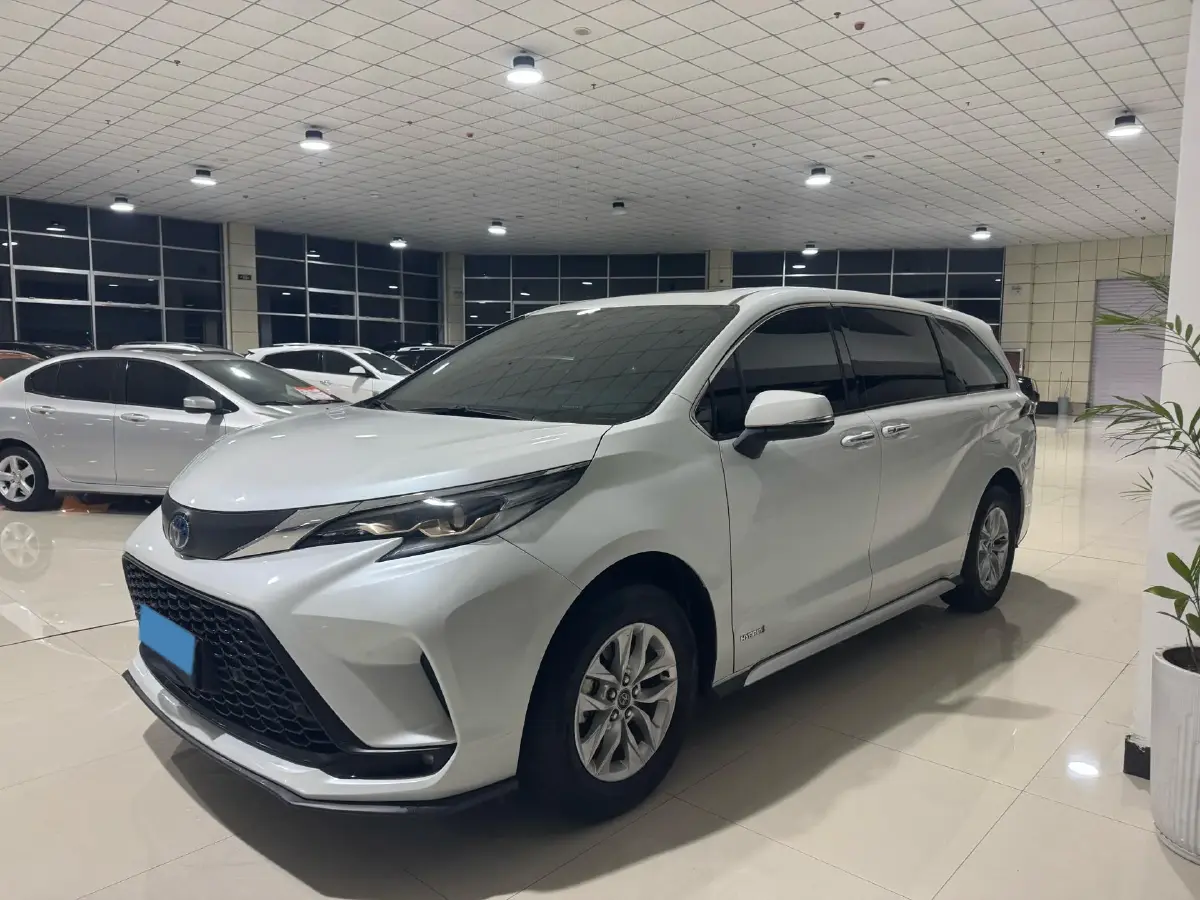 2023 Toyota Granvia 2.5L 189HP L4 E-CVT Hybrid