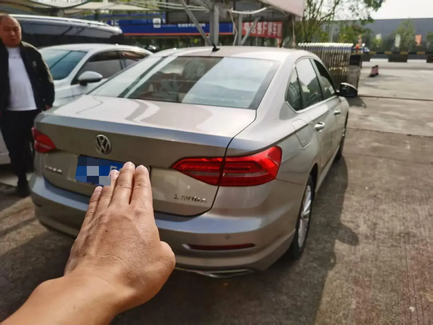 2019 VOLKSWAGEN LAVIDA thumbnail 3