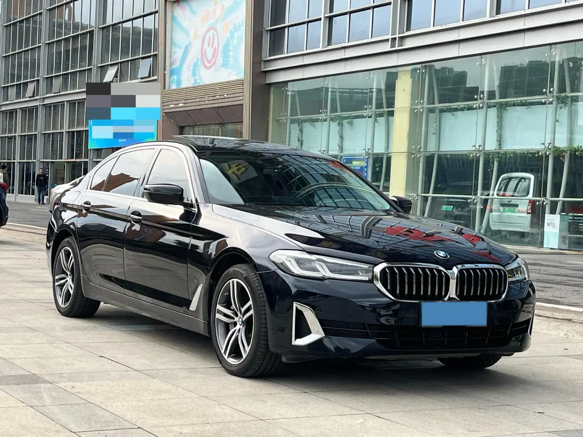 2021 BMW 5 thumbnail 4
