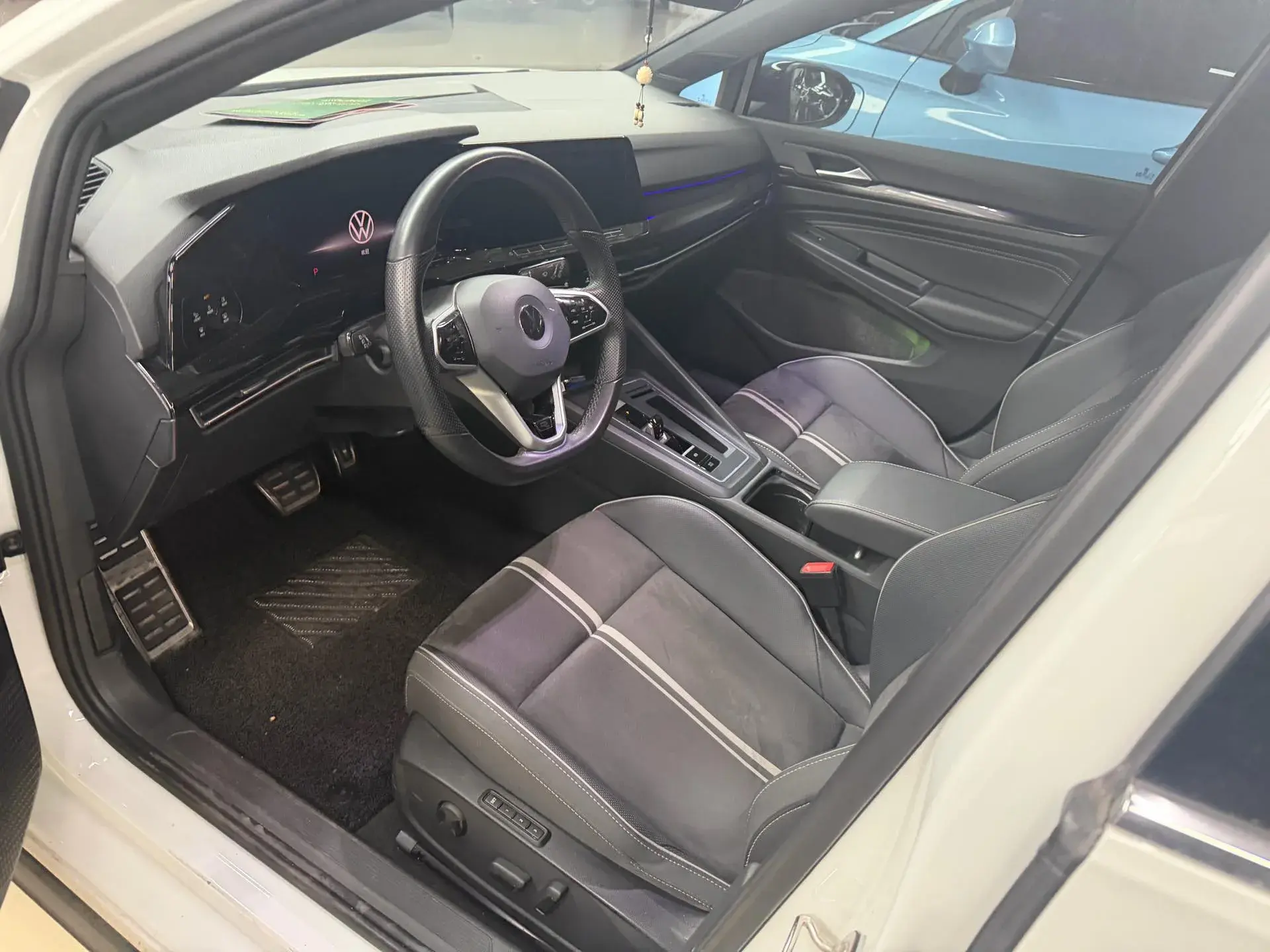 2023 VOLKSWAGEN GOLF thumbnail 4