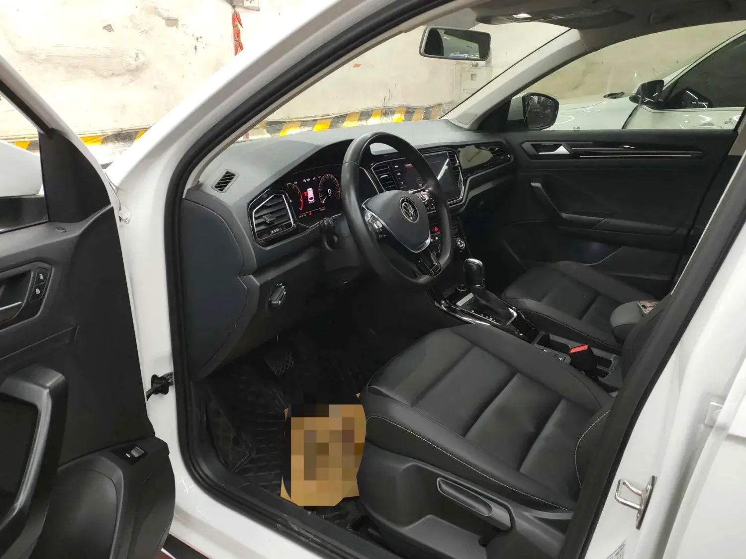 2021 VOLKSWAGEN T-ROC thumbnail 2