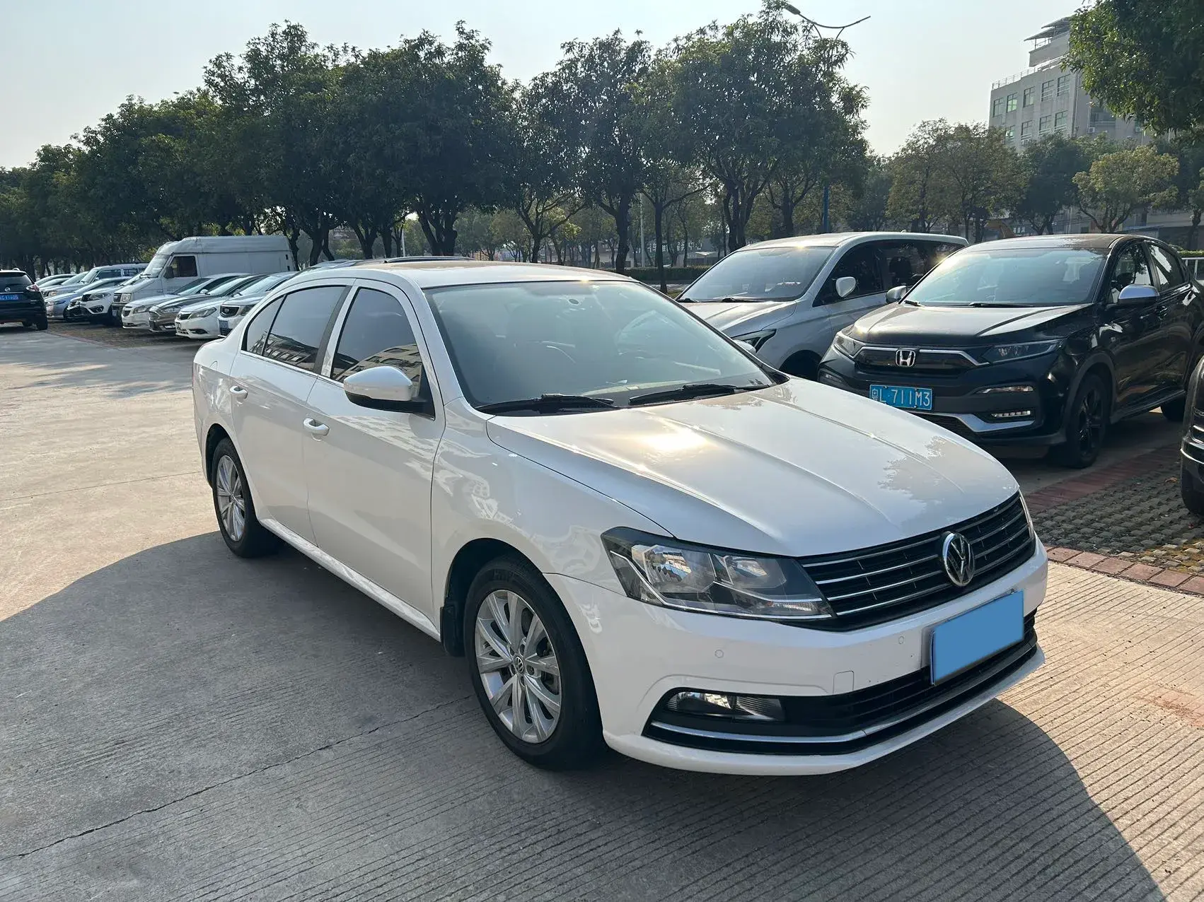 2017 VOLKSWAGEN LAVIDA thumbnail 2