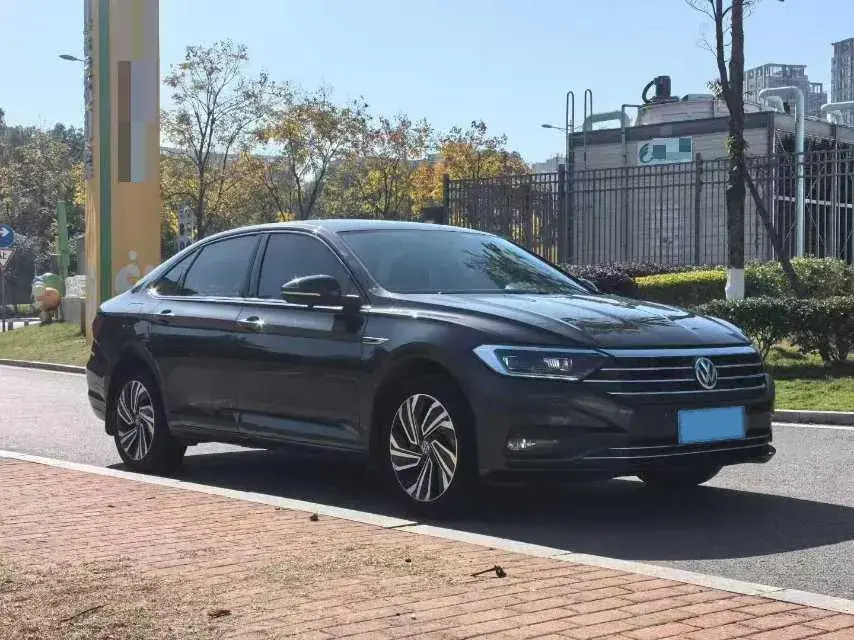 2022 VOLKSWAGEN SAGITAR thumbnail 3