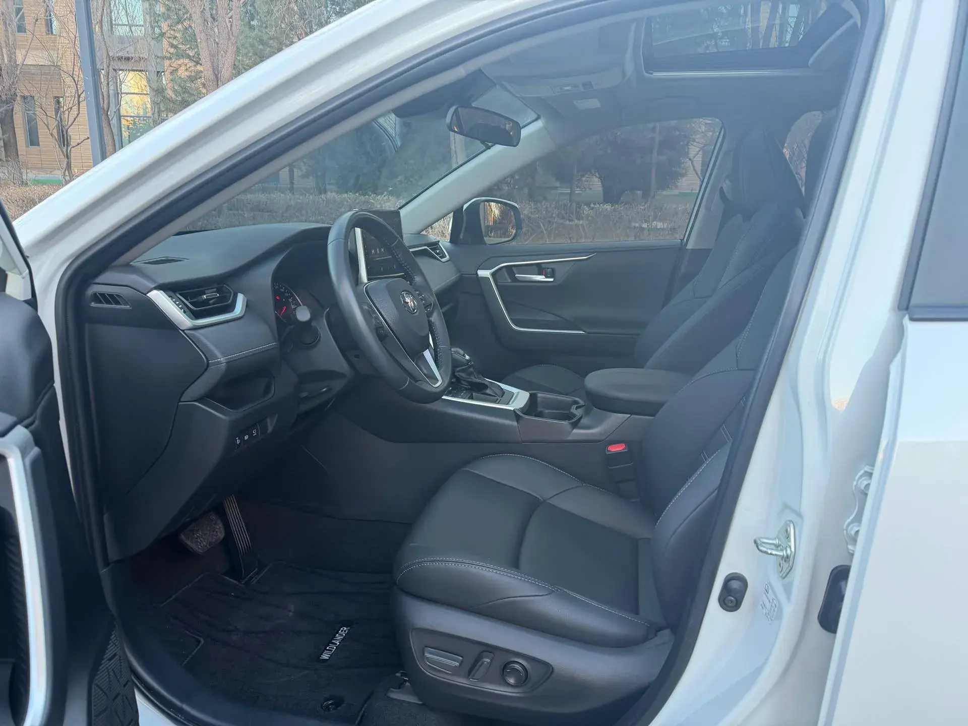 2022 TOYOTA WILDLANDER thumbnail 4