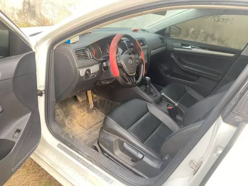 2018 VOLKSWAGEN SAGITAR thumbnail 3