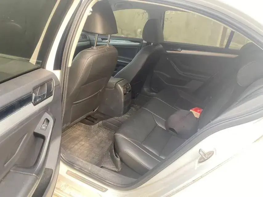 2018 VOLKSWAGEN SAGITAR thumbnail 4