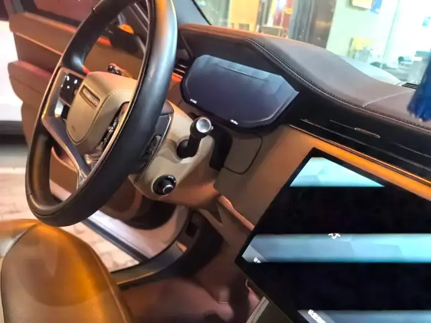 2024 LAND ROVER thumbnail 3