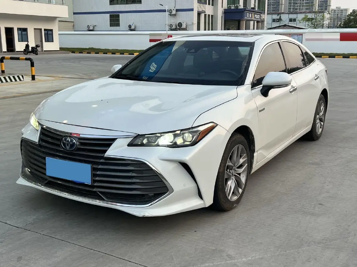 2019 Toyota Avalon 2.5L 178HP L4 E-CVT Hybrid