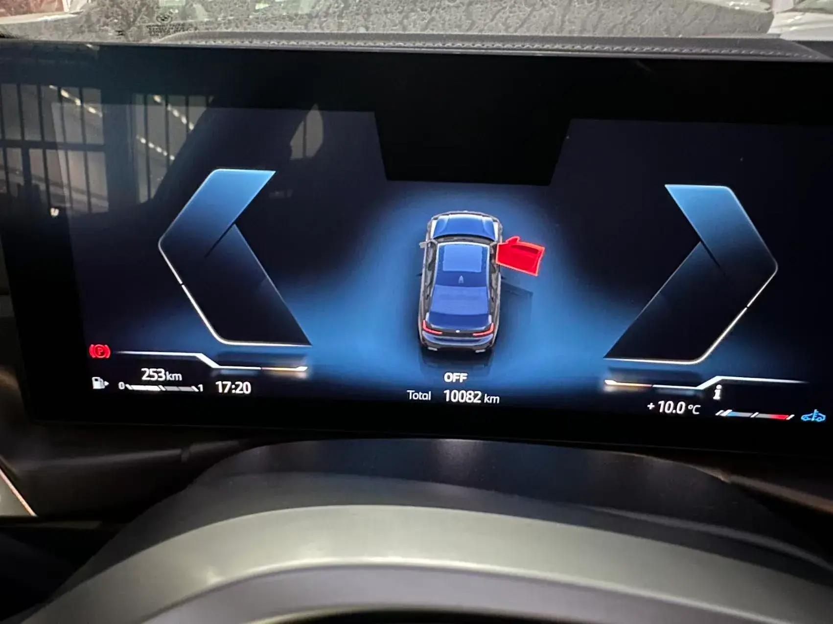 2025 BMW 3 thumbnail 4