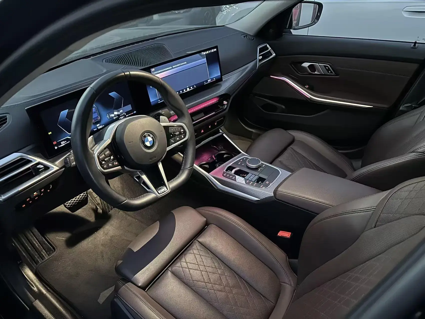 2025 BMW 3 thumbnail 2