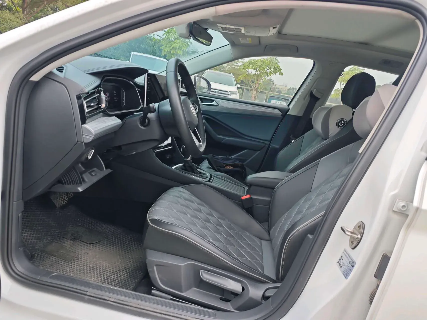 2023 VOLKSWAGEN SAGITAR thumbnail 2